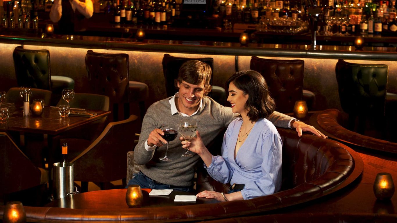 lyrath-grill-bar-couple-1