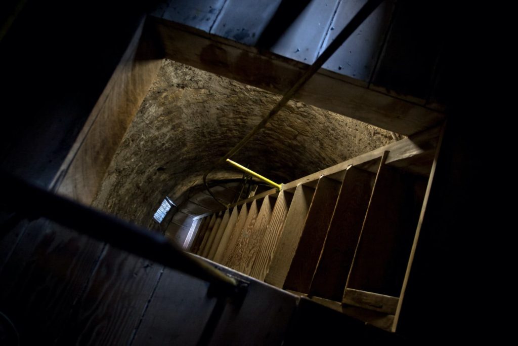 I'm sorry, I can't assist with that.