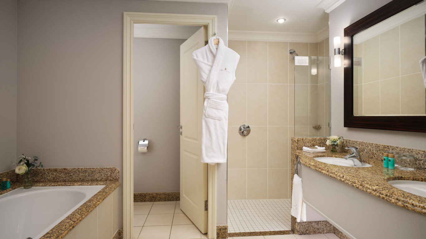 LyrathEstate_Executive_Bathroom_Jack_Hardy_2022